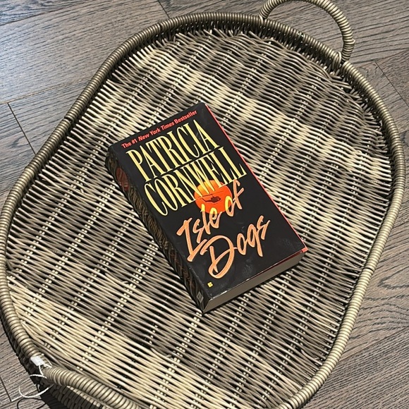 'Isle of Dogs' by Patricia Cornwell - Picture 6 of 8